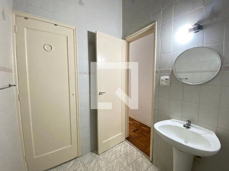 Wood or laminate floors in a one-bedroom apartment, 50 m² — photo 25