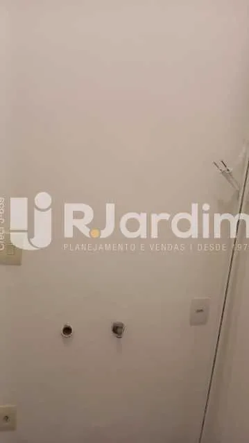 Apartment on the 7th floor with wood or laminate floors — photo 18