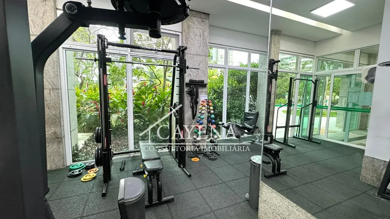 Furnished 4-bedroom apartment with glazed balcony — photo 30