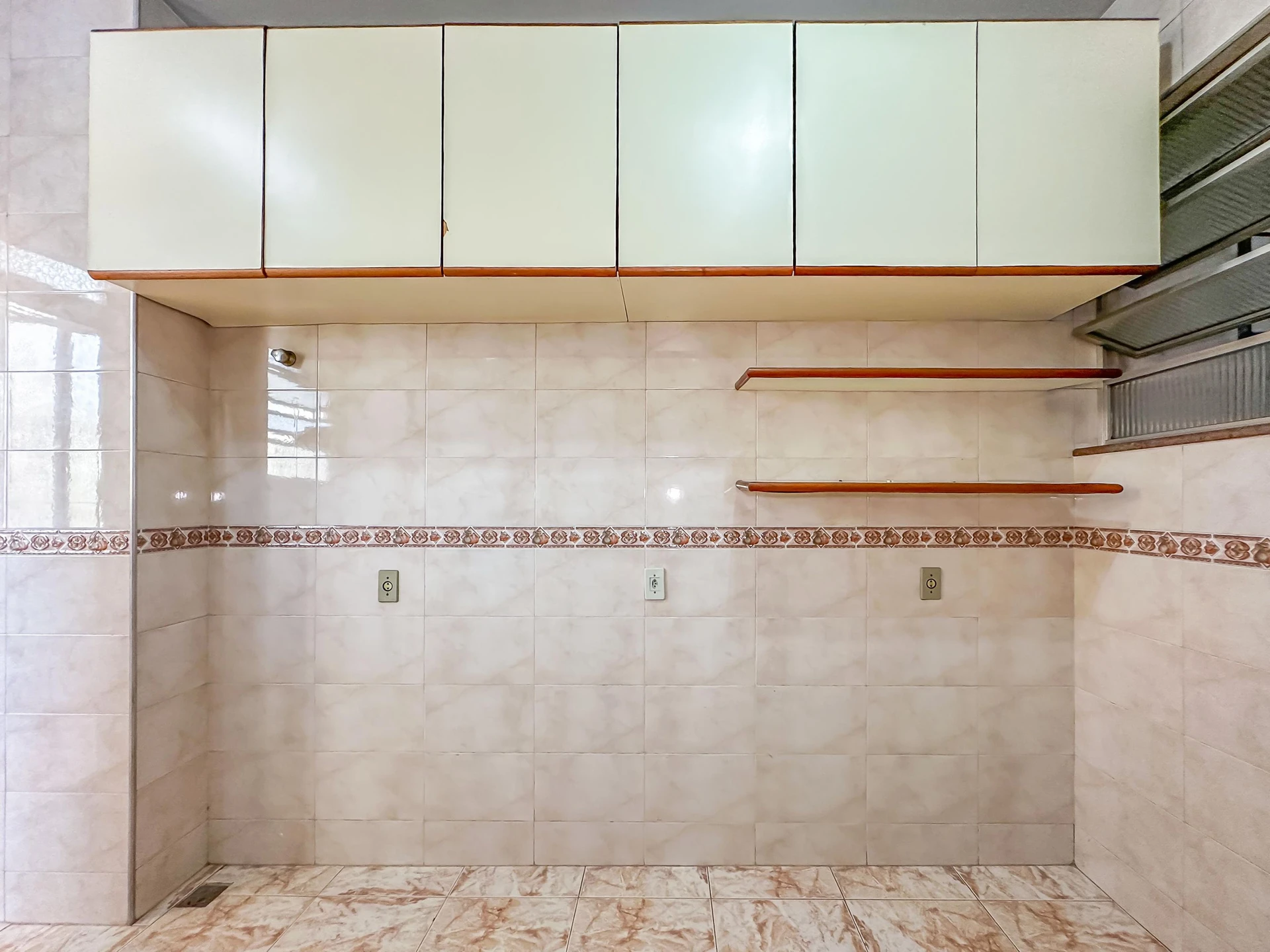 140 m² apartment with a jacuzzi and a bathtub — photo 46
