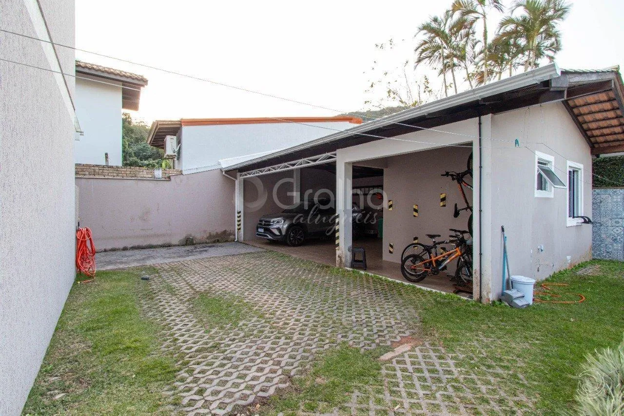 5-bedroom house with a fireplace in Florianópolis — photo 29