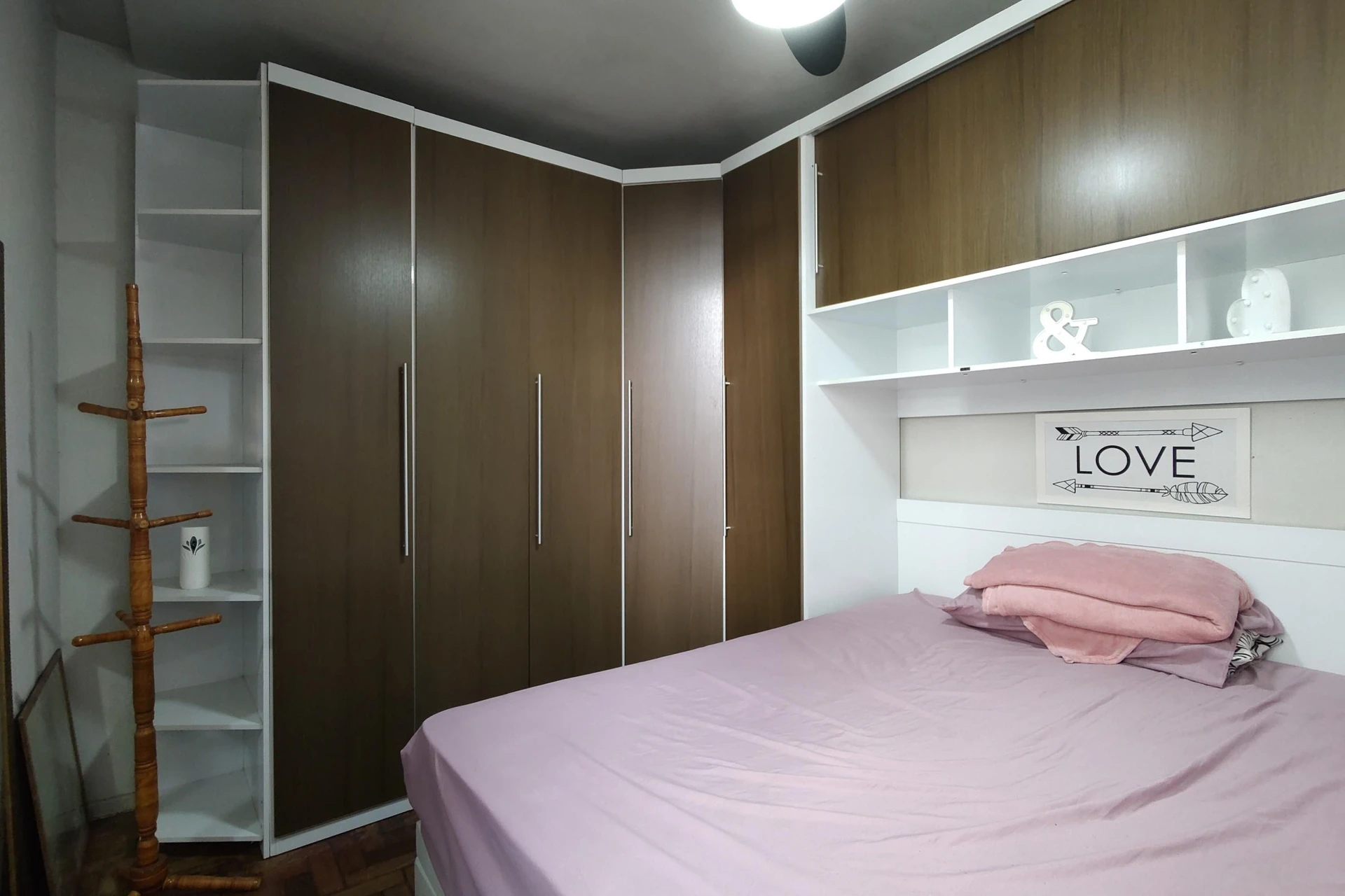 Furnished 2-bedroom apartment with a balcony — photo 7