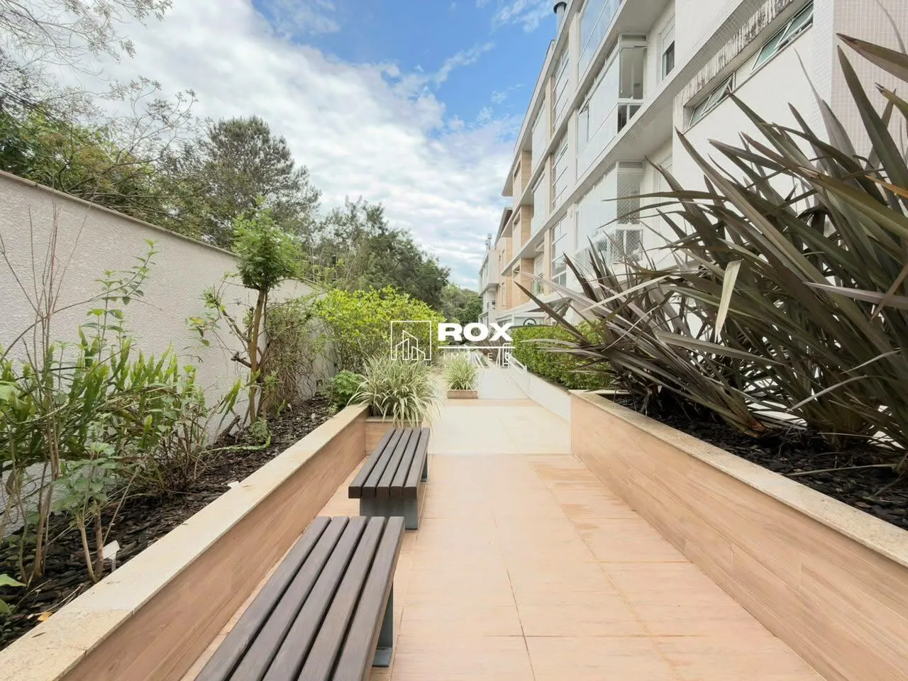 Glass-enclosed balcony in a 3-bedroom apartment, 105 m² — photo 30