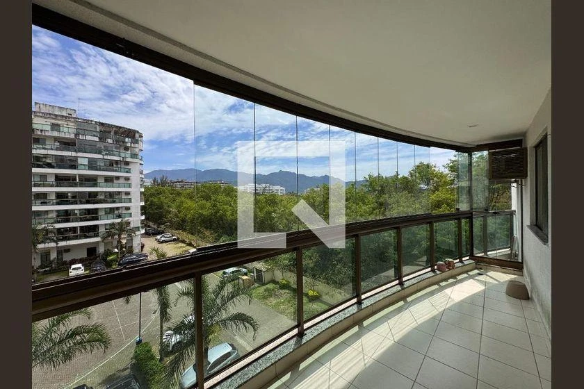 3-bedroom apartment with a glass-enclosed balcony — photo 37