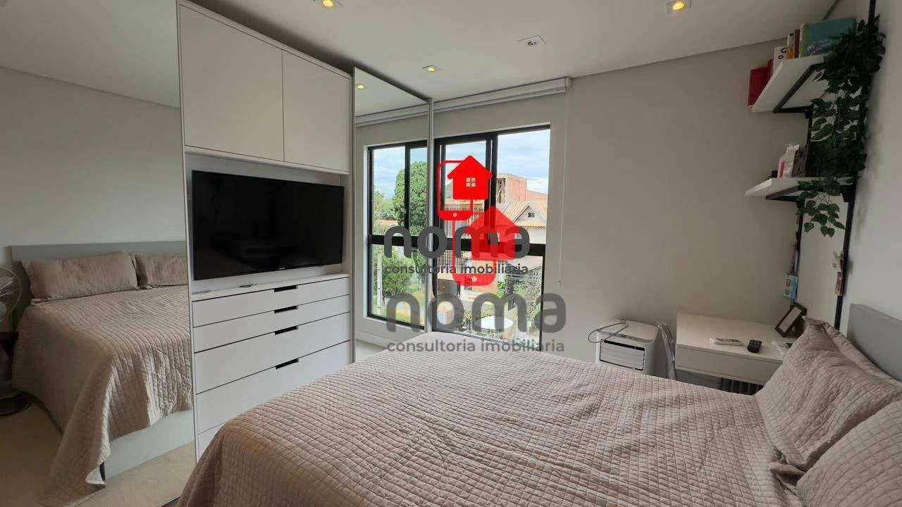 2-bedroom apartment with a glass-enclosed balcony — photo 11