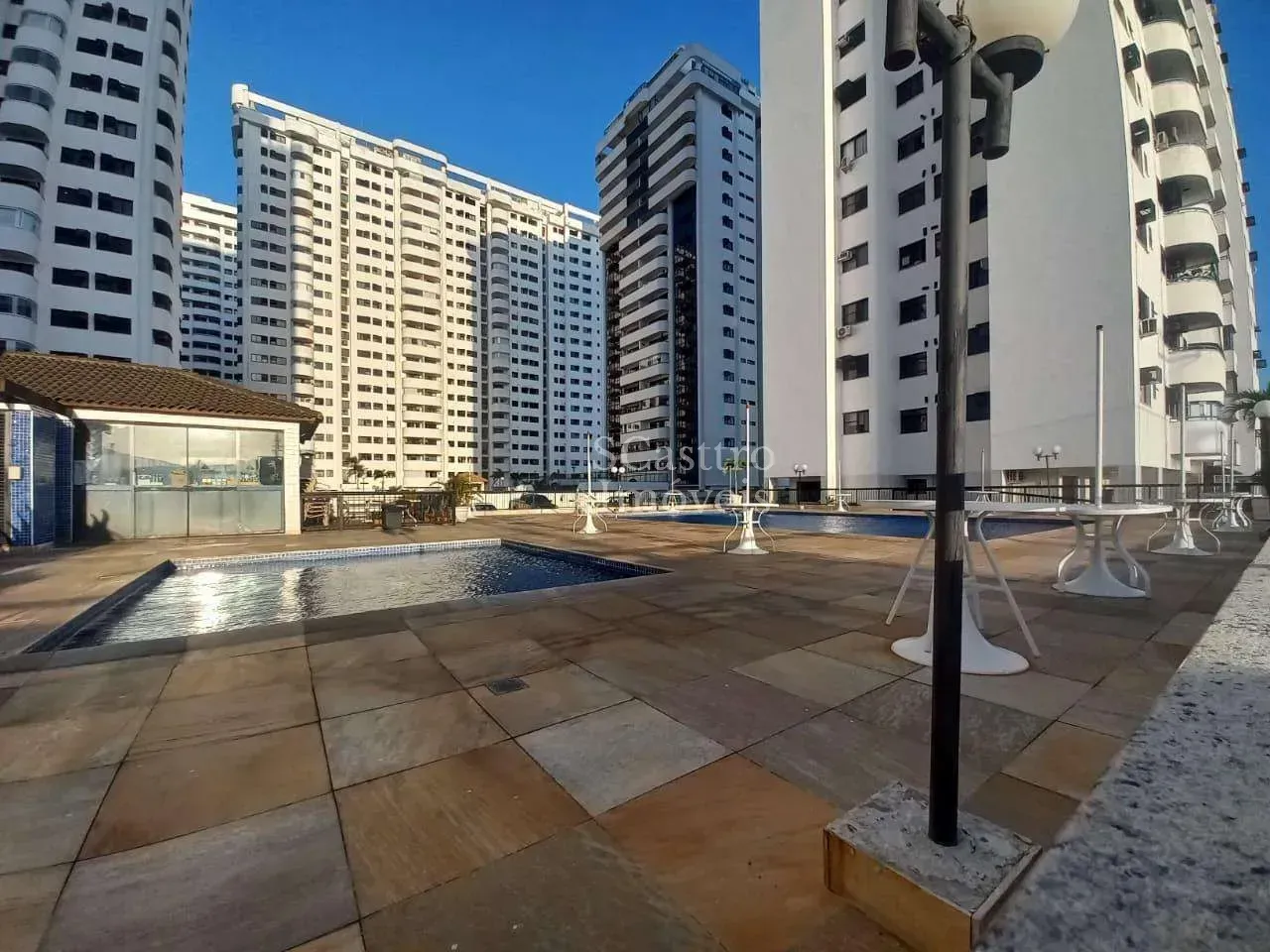 Furnished apartment with 3 bedrooms and 3 bathrooms — photo 35