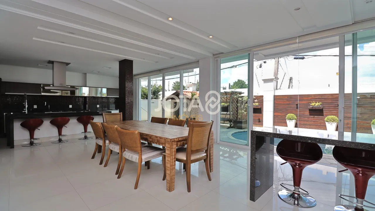House of 310 m² with 3 en-suite bedrooms and private BBQ — photo 7