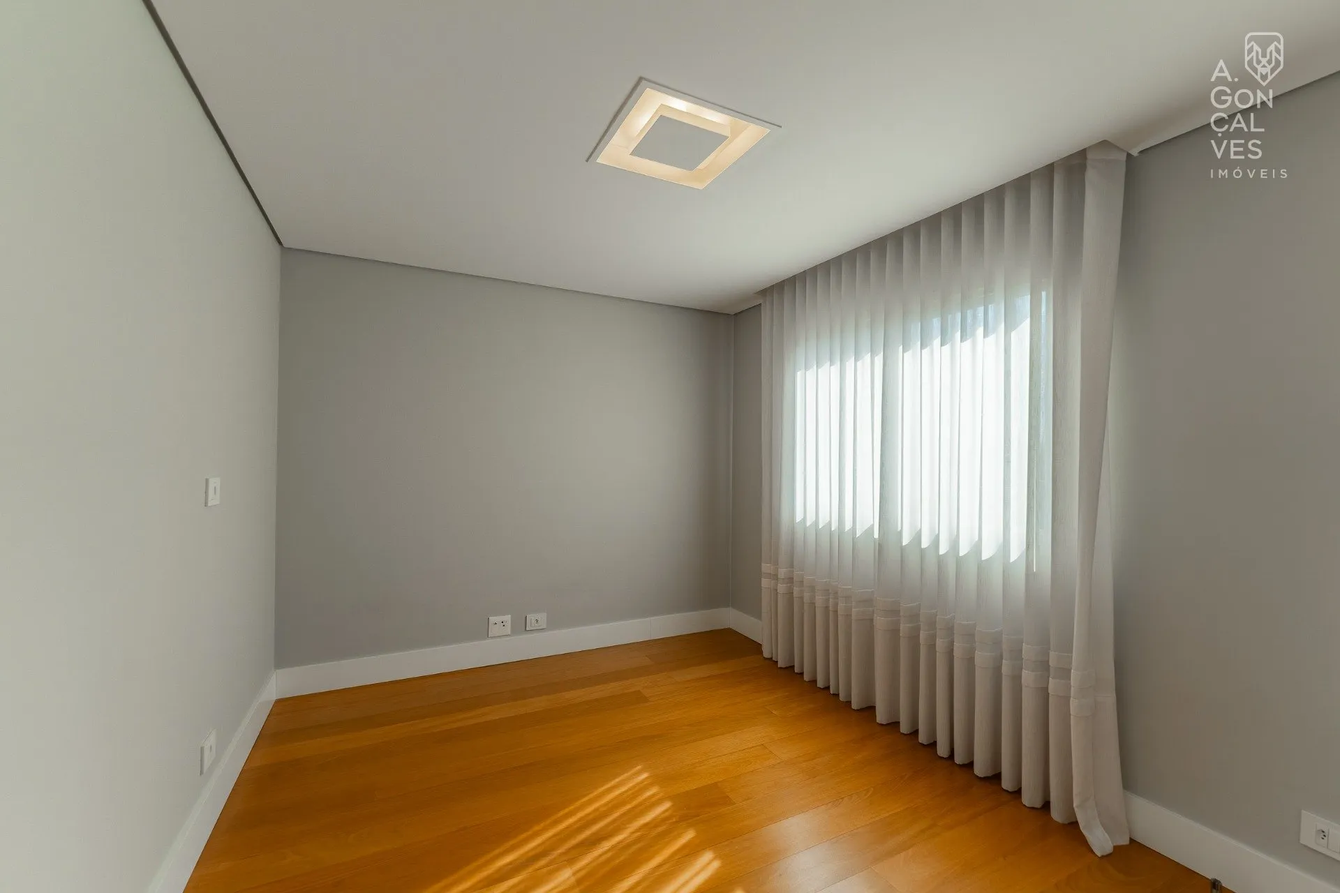 479 m² apartment with 4 bedrooms and 4 parking spaces — photo 27