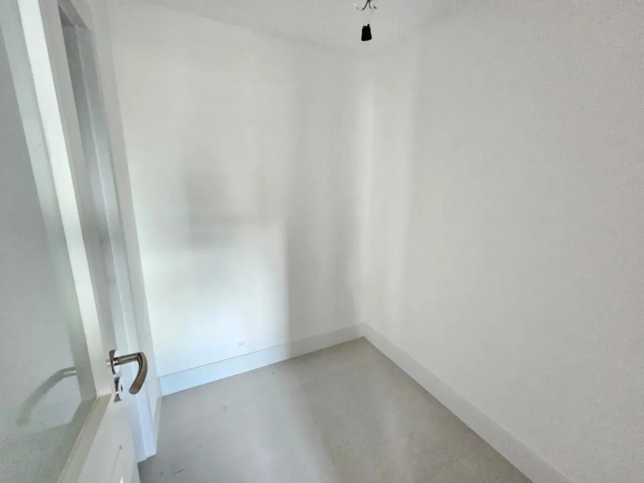 Unfurnished apartment with 3 bedrooms and 5 bathrooms — photo 25