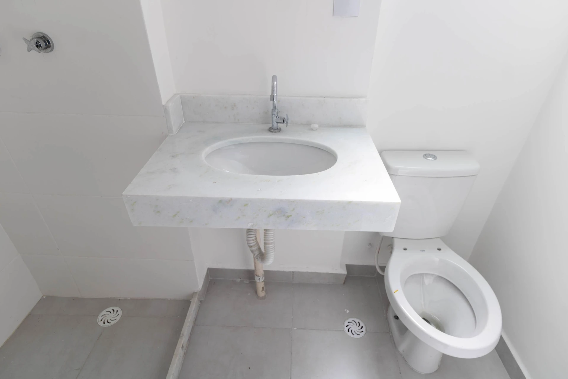Apartment with 2 bedrooms, 1 en-suite and 1 parking spot — photo 53