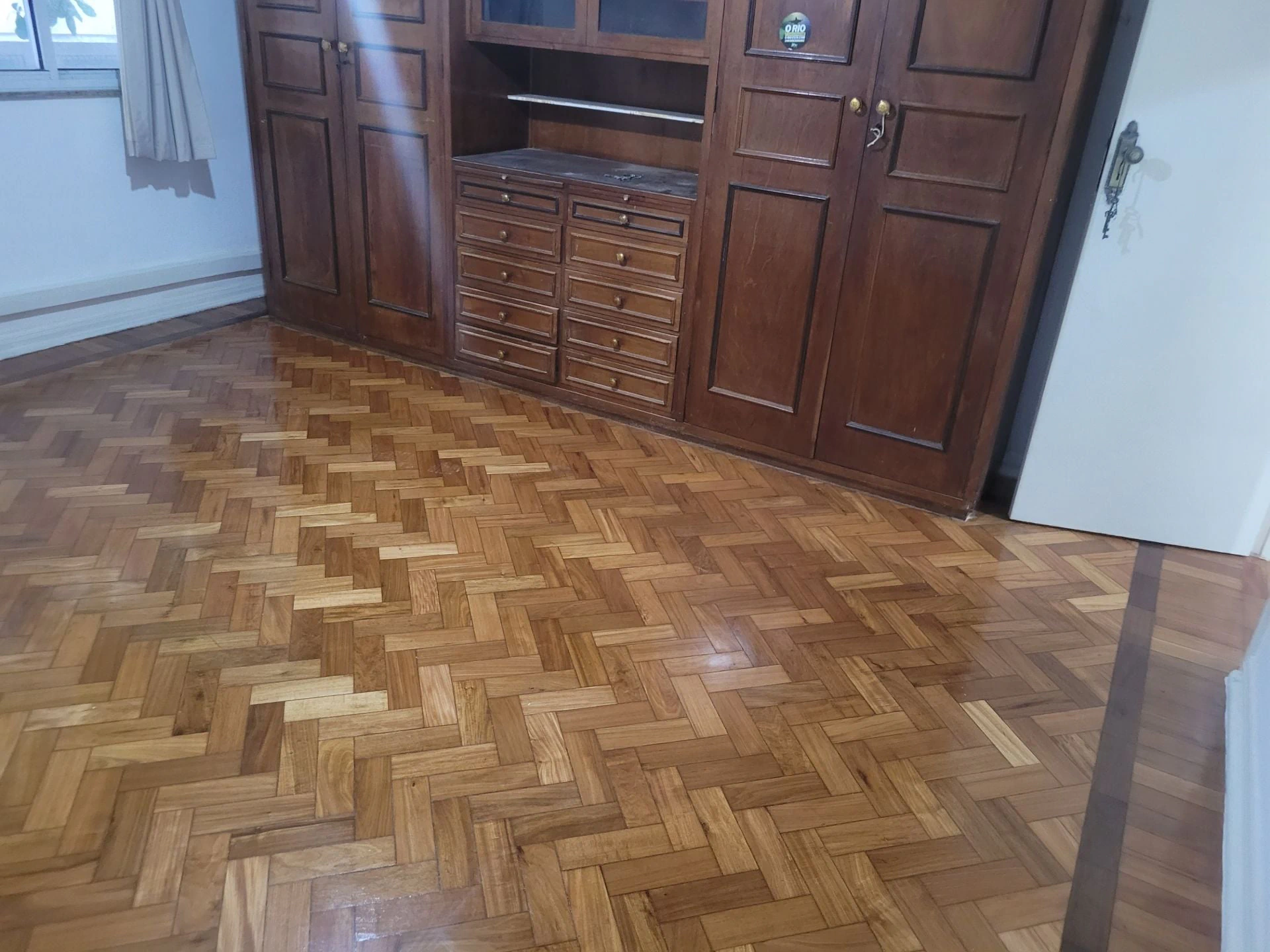 Furnished apartment, 120 m², with wood or laminate floors — photo 19