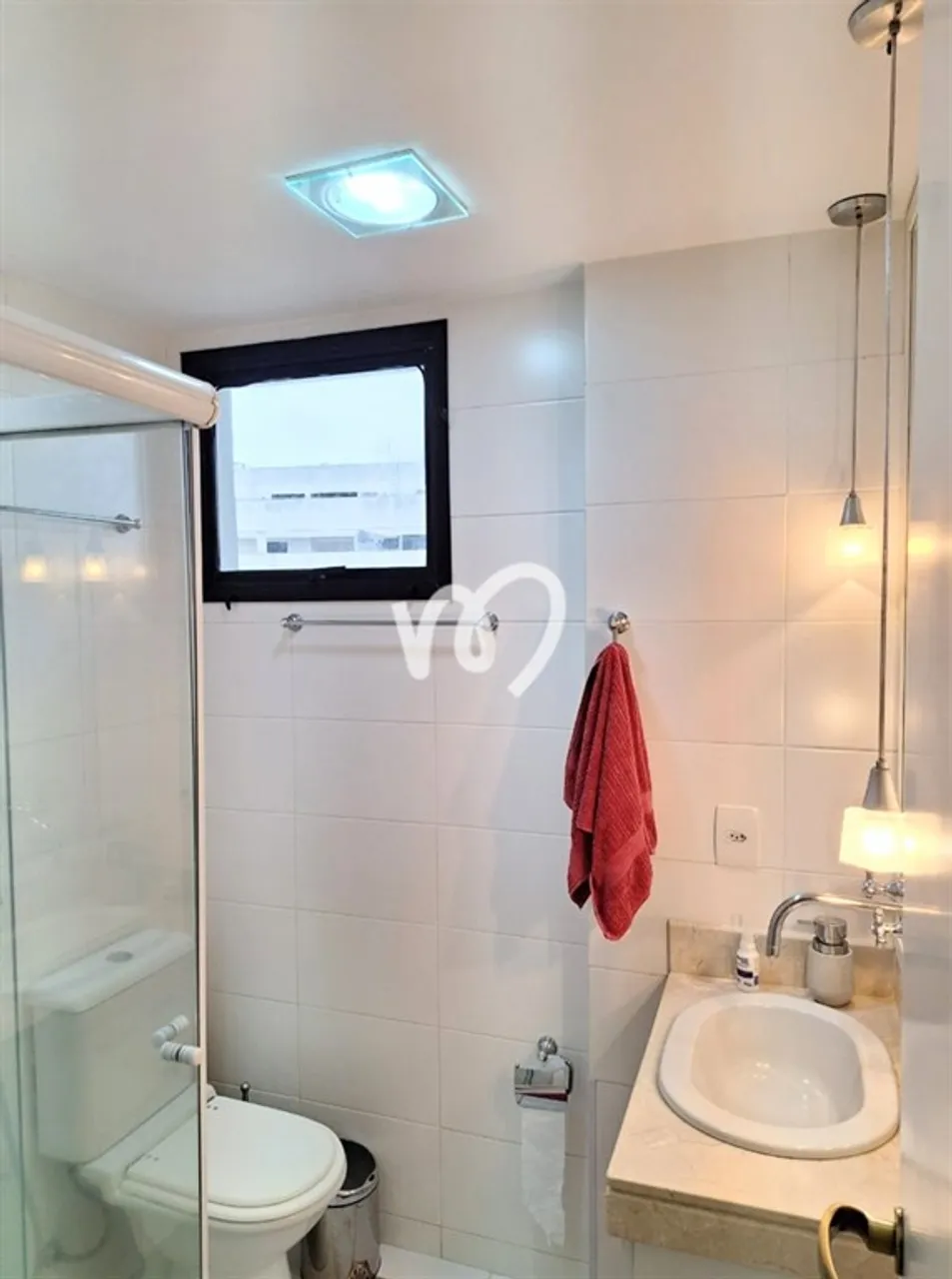 Reformed rooftop home with built-in wardrobes and 3 bedrooms — photo 20