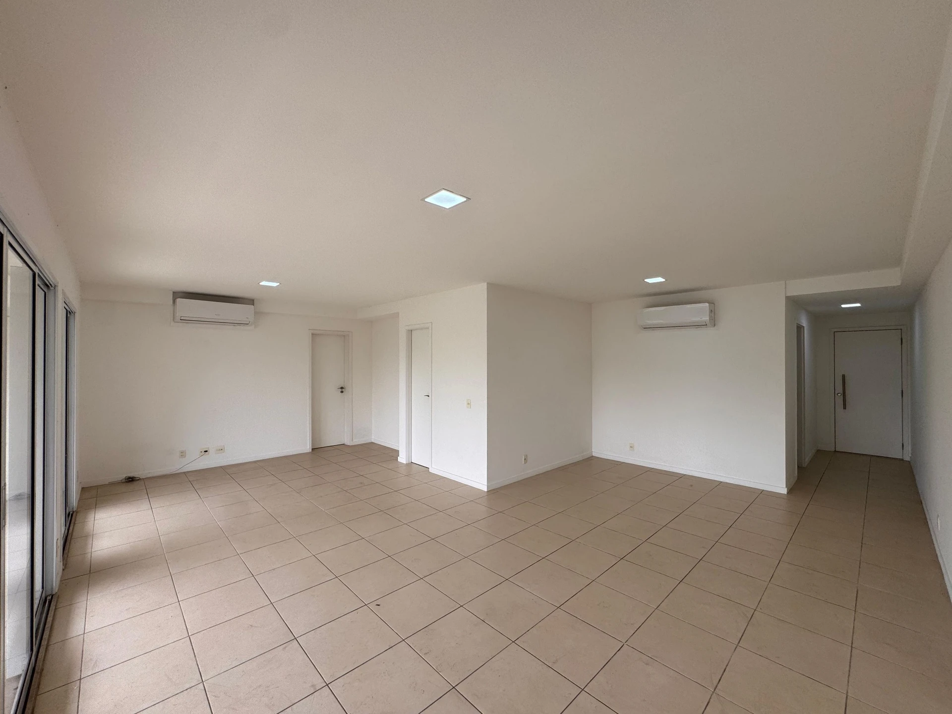 Furnished apartment, 158 m², with a water view — photo 5