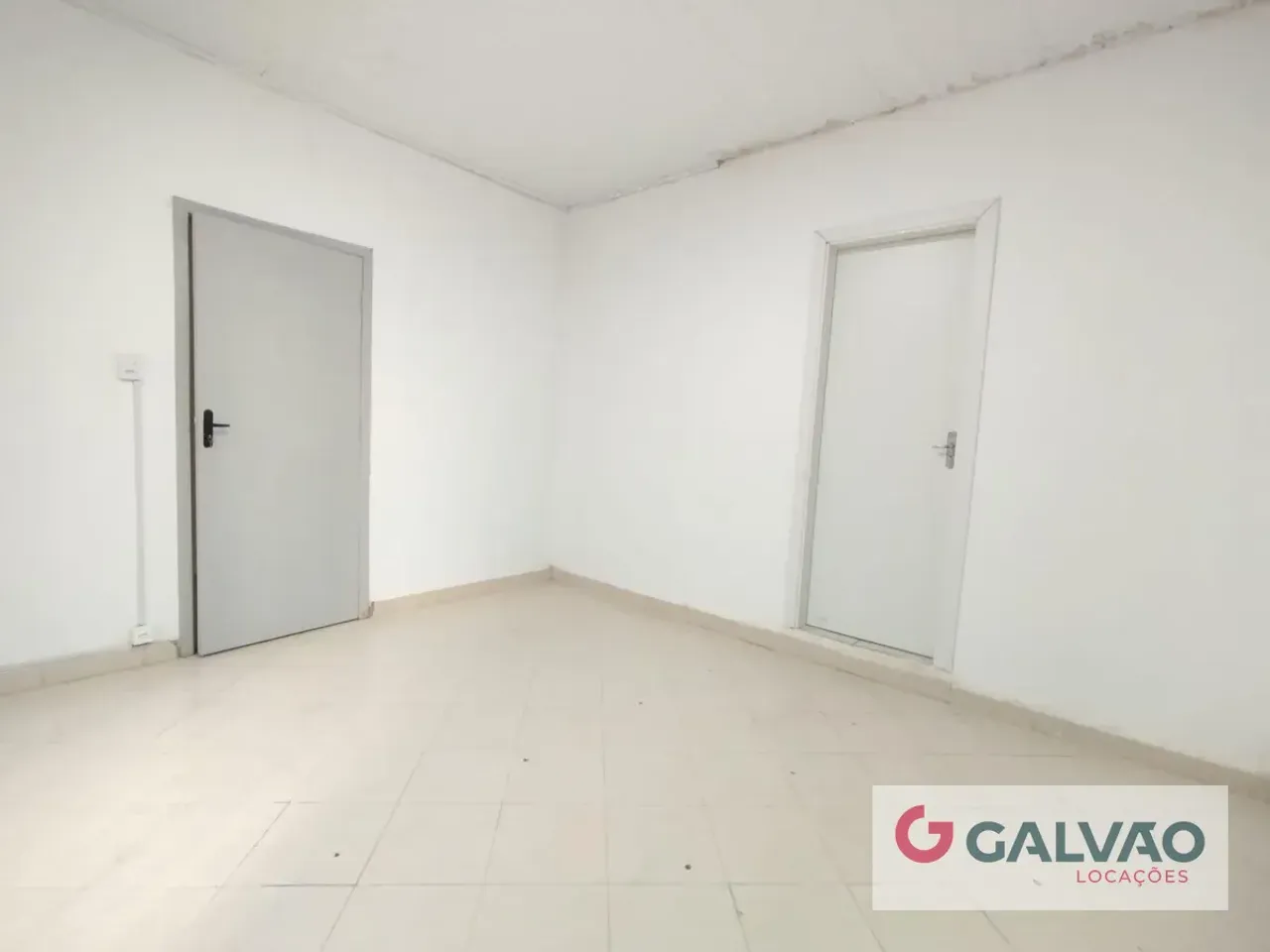 Unfurnished apartment with open-plan kitchen and 3 bedrooms — photo 11