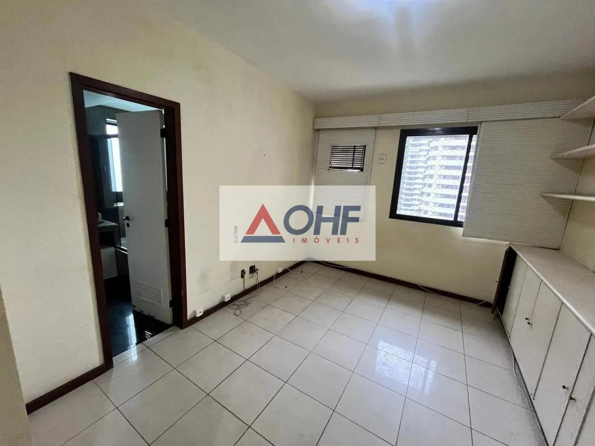 3-bedroom apartment in a building with a pool — photo 11