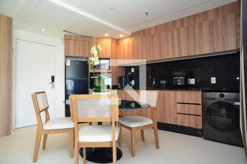 Furnished 1-bedroom apartment with glass-enclosed balcony — photo 2