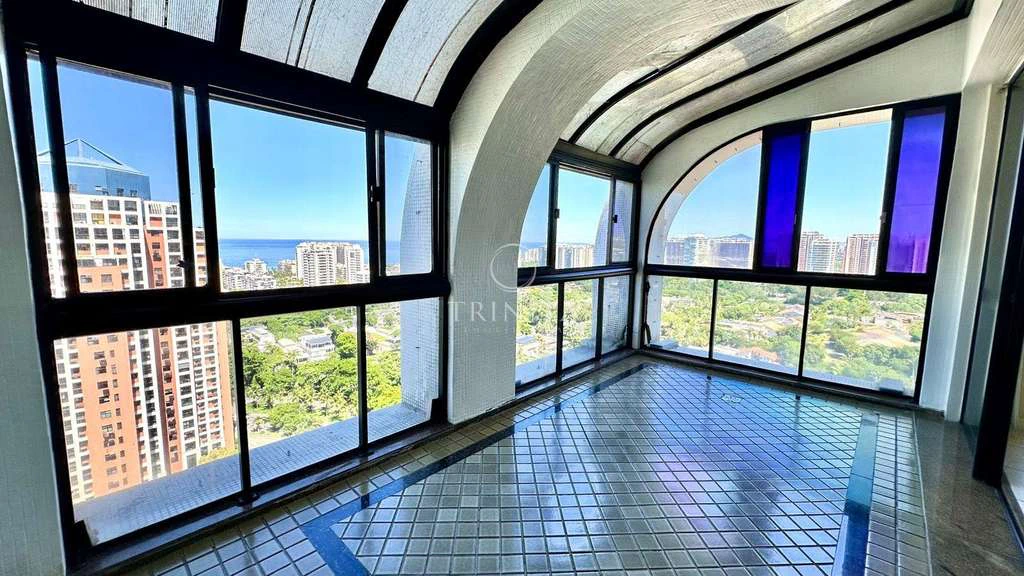 Duplex penthouse with 3 en-suite bedrooms and glass balcony — photo 7