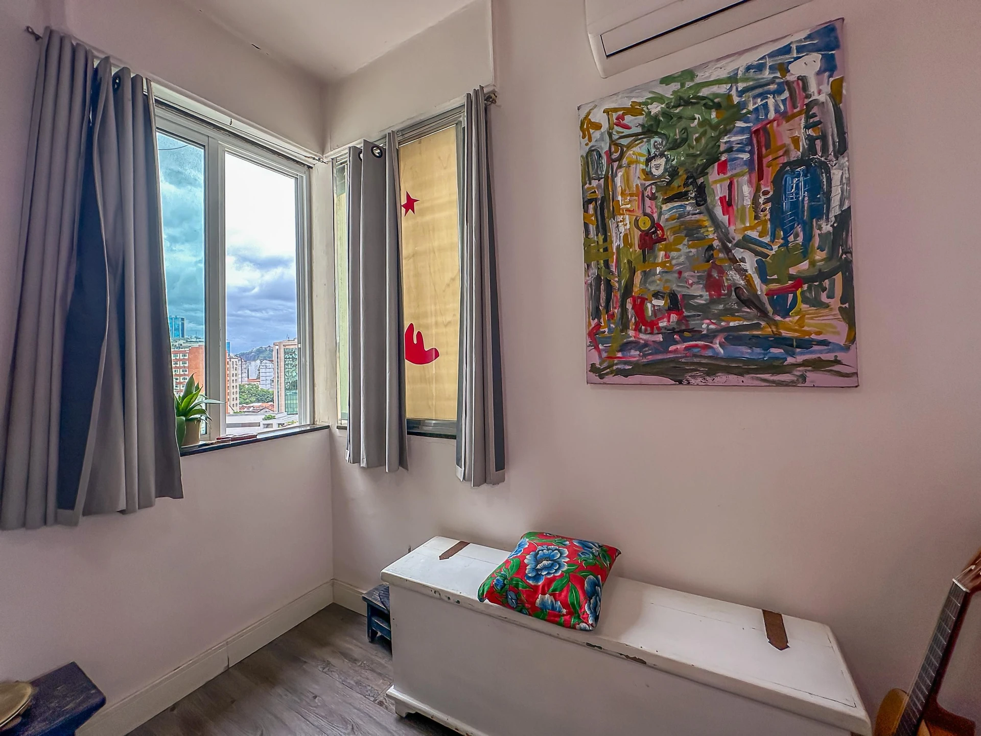 Furnished studio, 33 m², with a home office — photo 9
