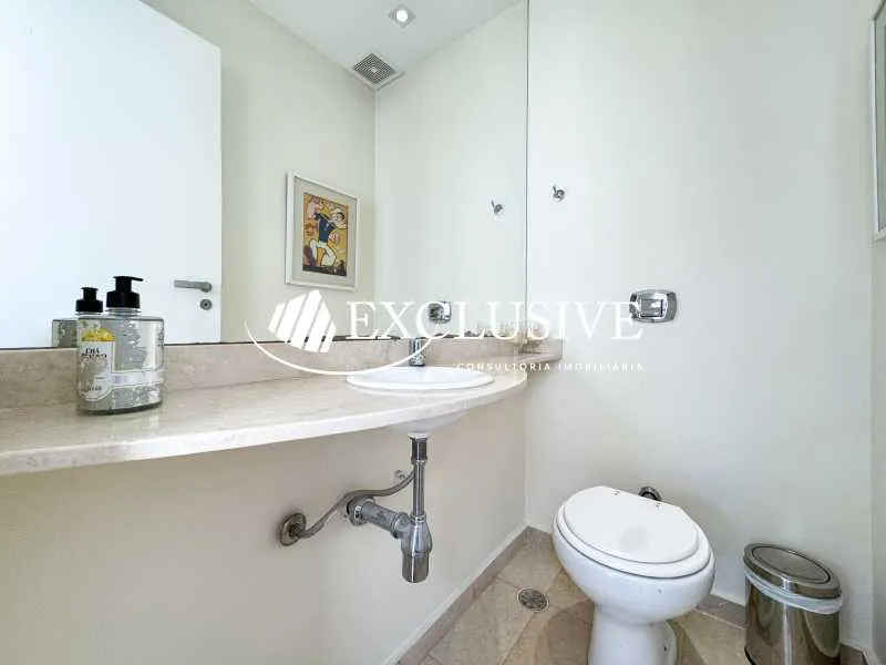 3-bedroom apartment in a building with a pool — photo 17