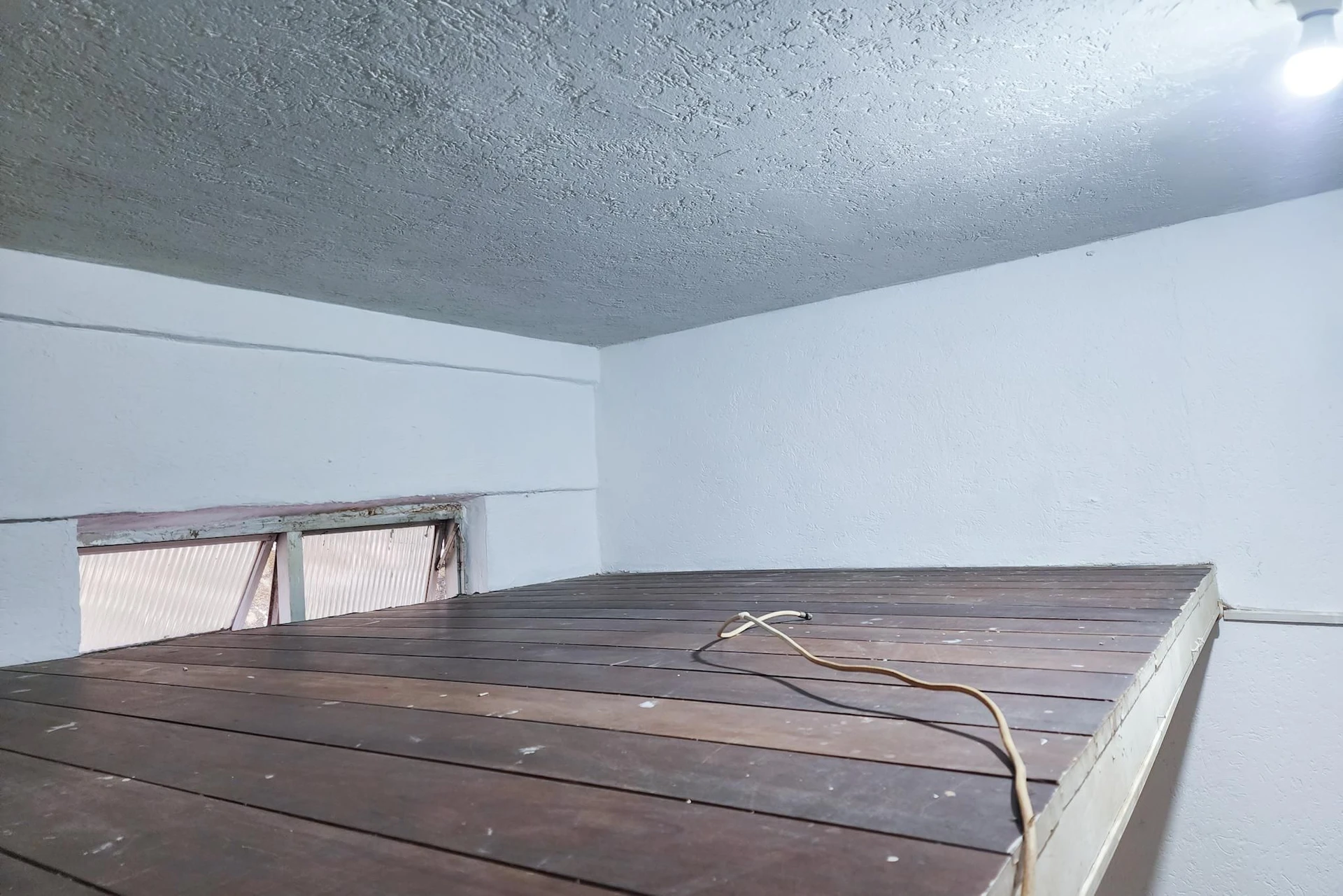 Unfurnished studio with 1 bedroom and 1 bathroom — photo 17