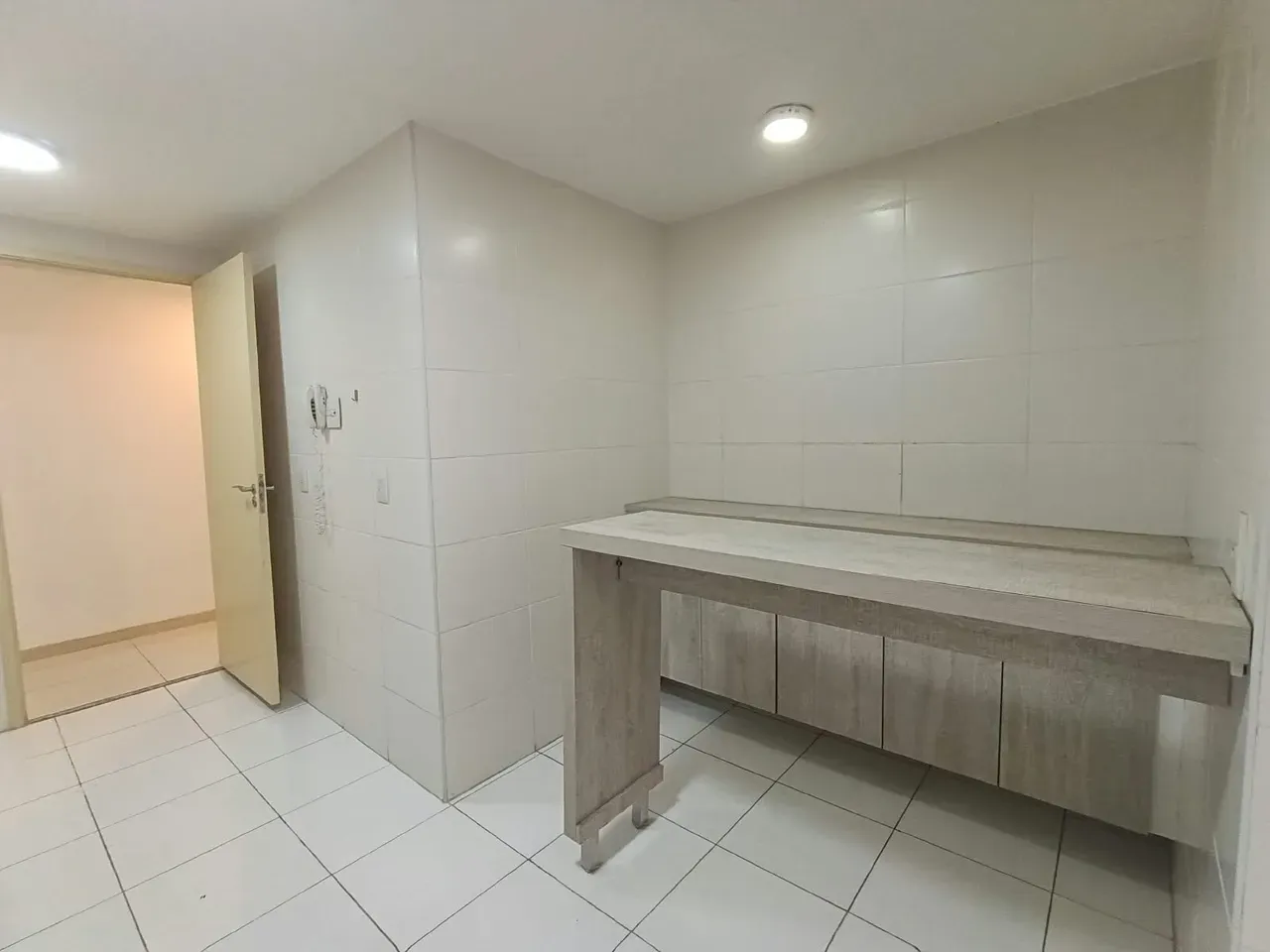 2-bedroom apartment in a building with a gym — photo 21