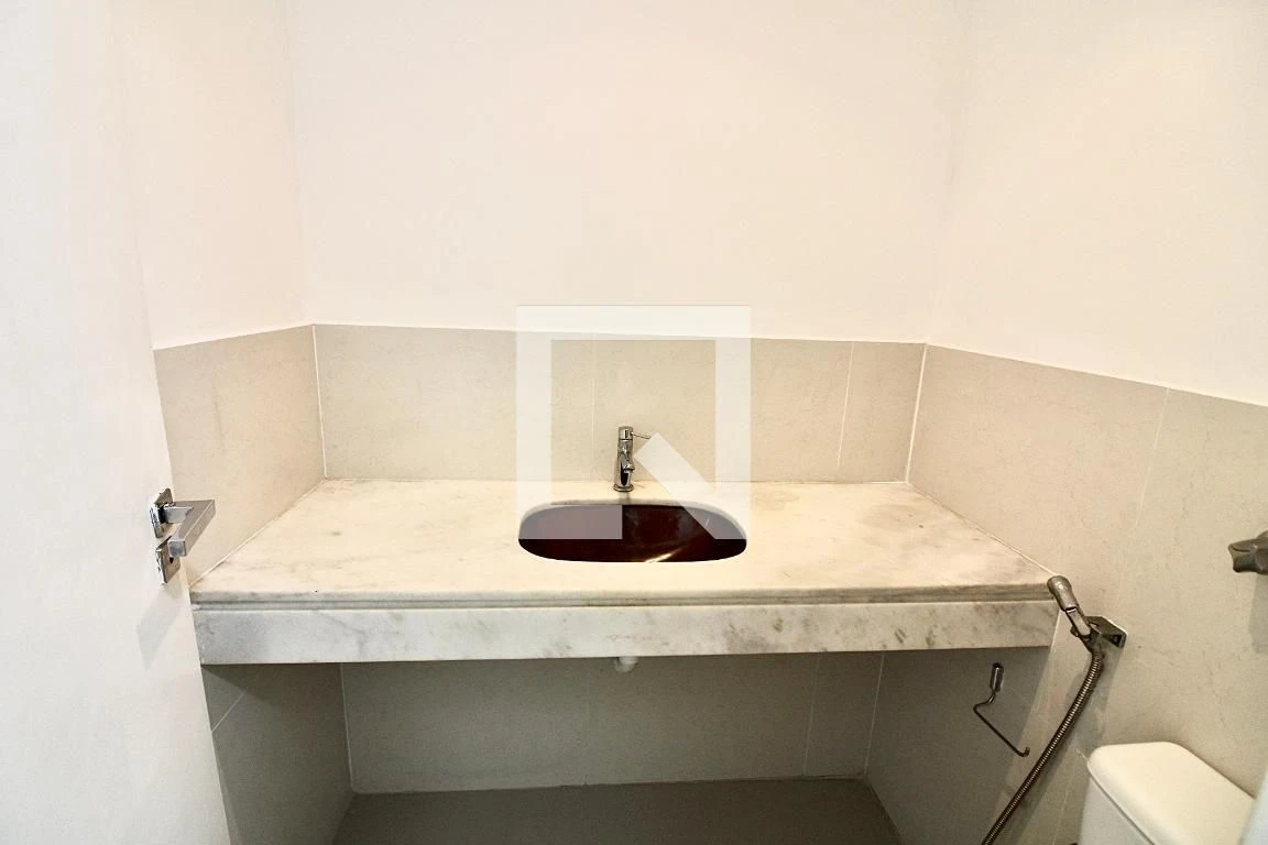 3-bedroom apartment, 1 with its own bathroom, 200 m² — photo 43