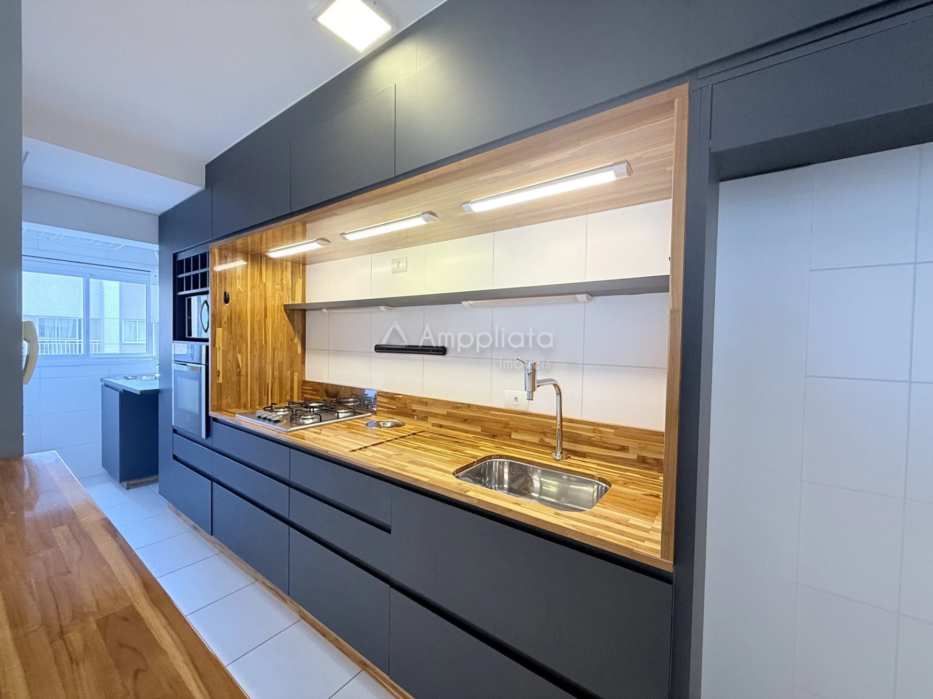 Glass-enclosed balcony in a 3-bedroom apartment, 78 m² — photo 2