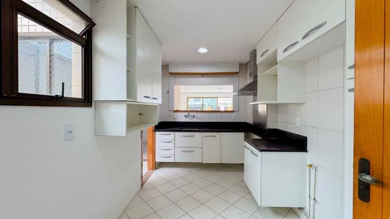 Furnished apartment, 300 m², with a glass-enclosed balcony — photo 7