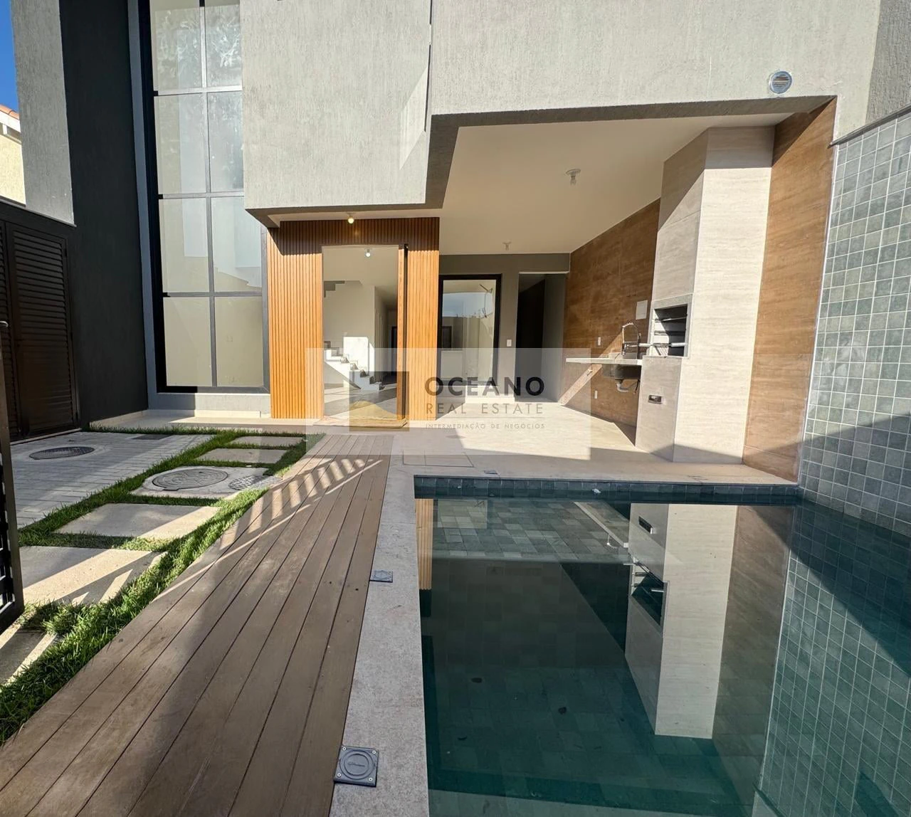 4-bedroom house with a grill on the balcony — photo 21