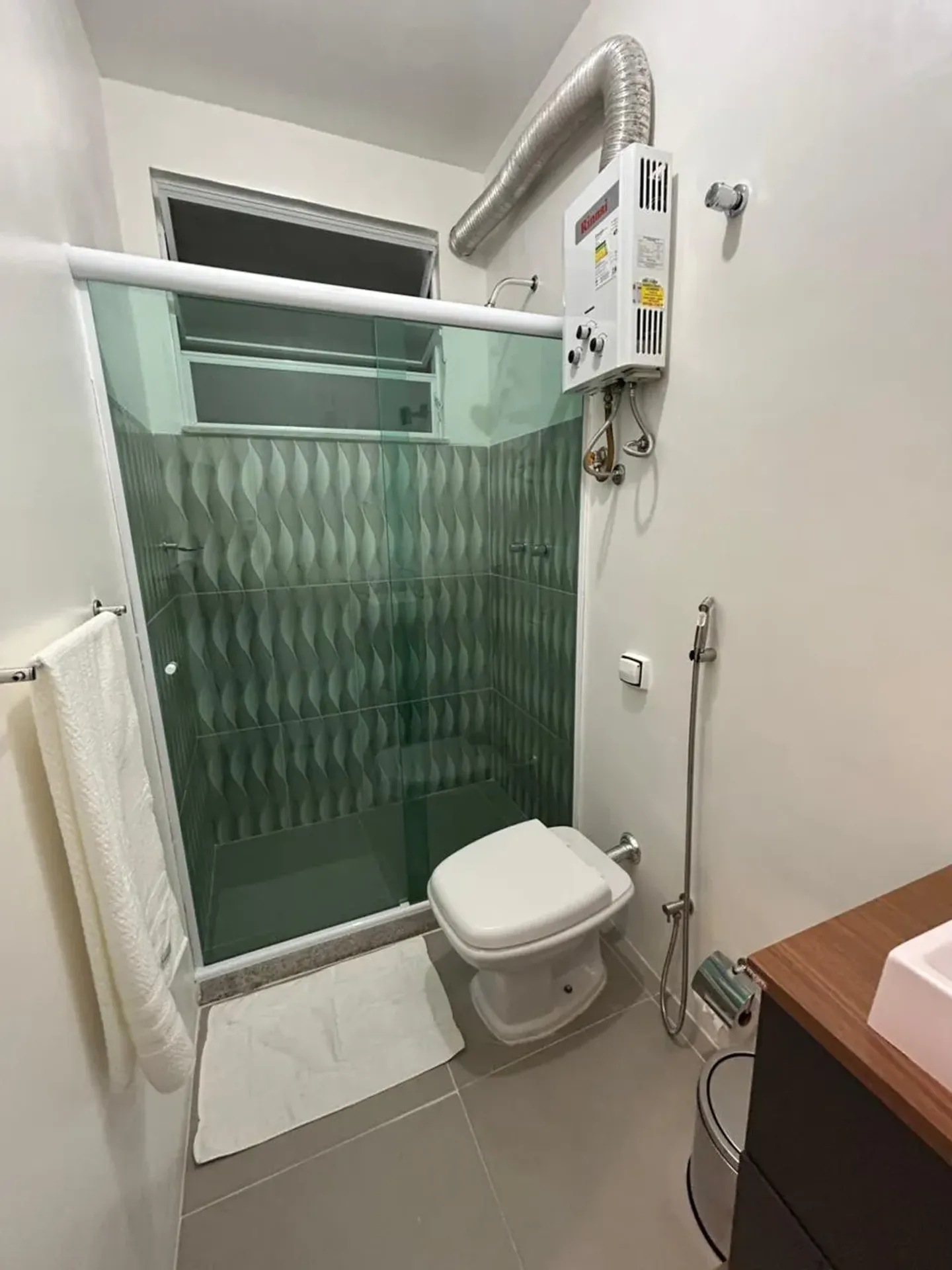 Apartment on the 6th floor with wood or laminate floors — photo 4