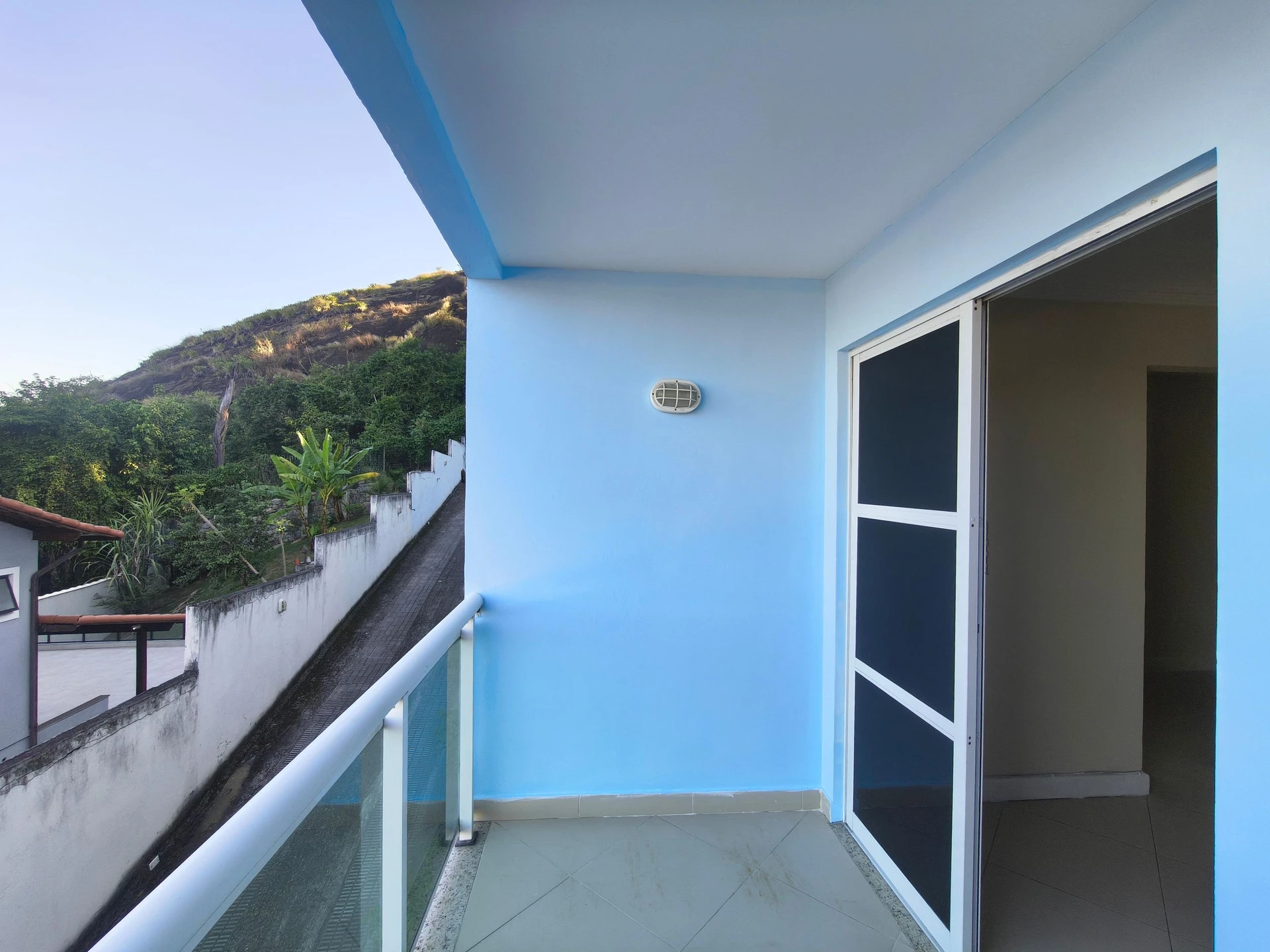 Condo house with 3 bedrooms and a balcony — photo 50