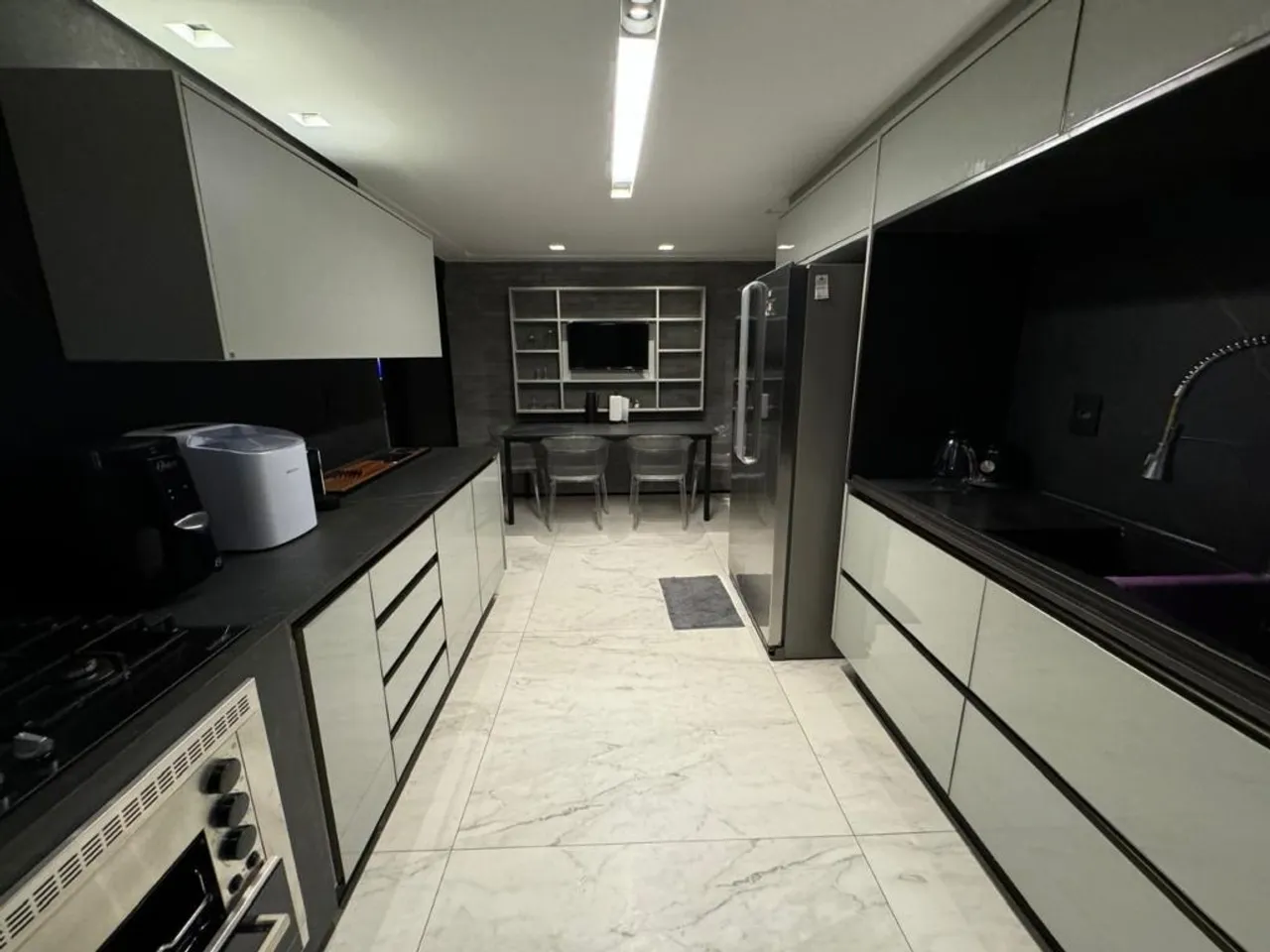 Floor-to-ceiling windows in a 3-bedroom apartment, 260 m² — photo 18