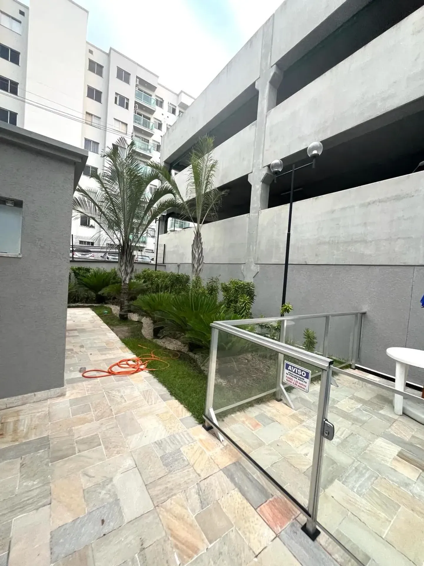 Balcony with a grill in a 2-bedroom apartment, 51 m² — photo 29