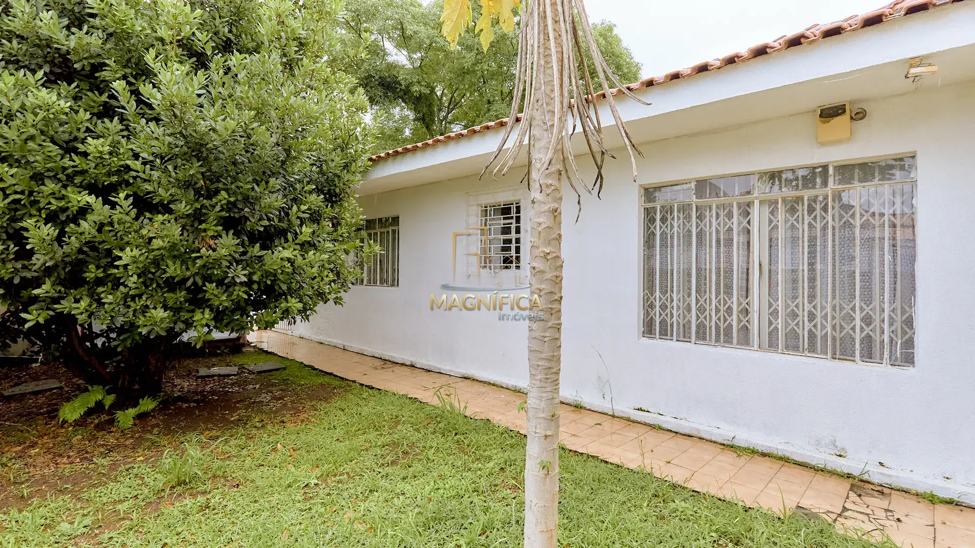 House with 3 bedrooms and a private BBQ area — photo 27