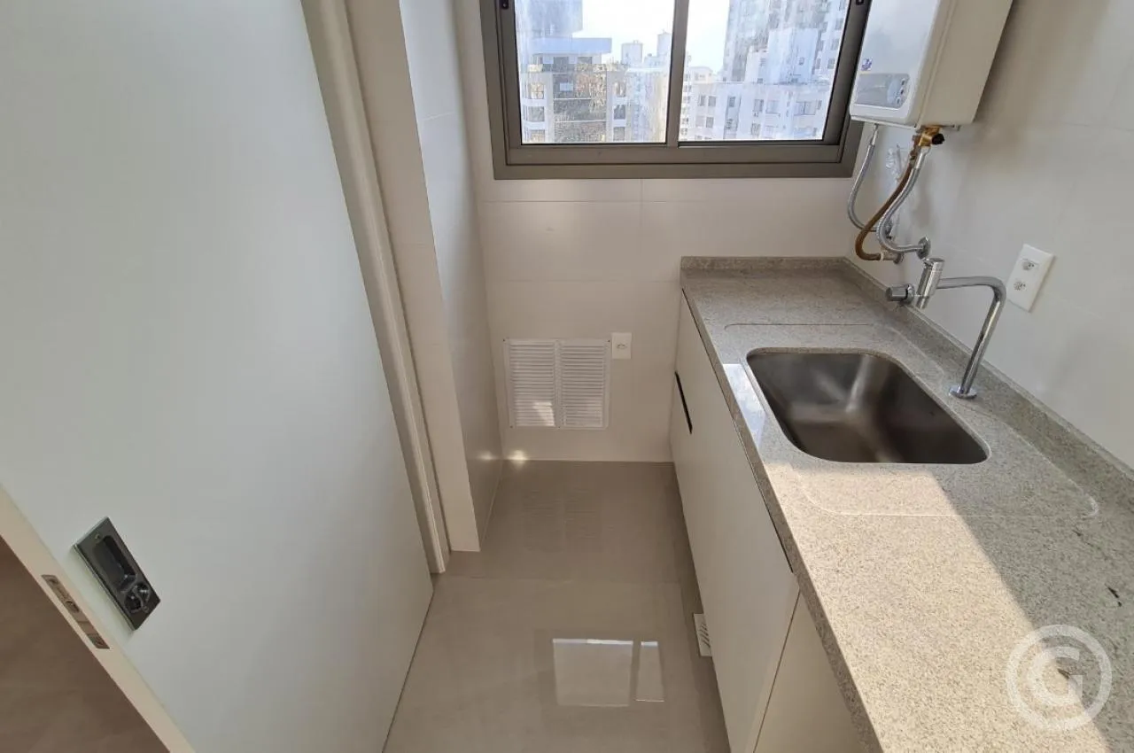 Панорамные окна и 3 спальни: квартира 153 м² — photo 9