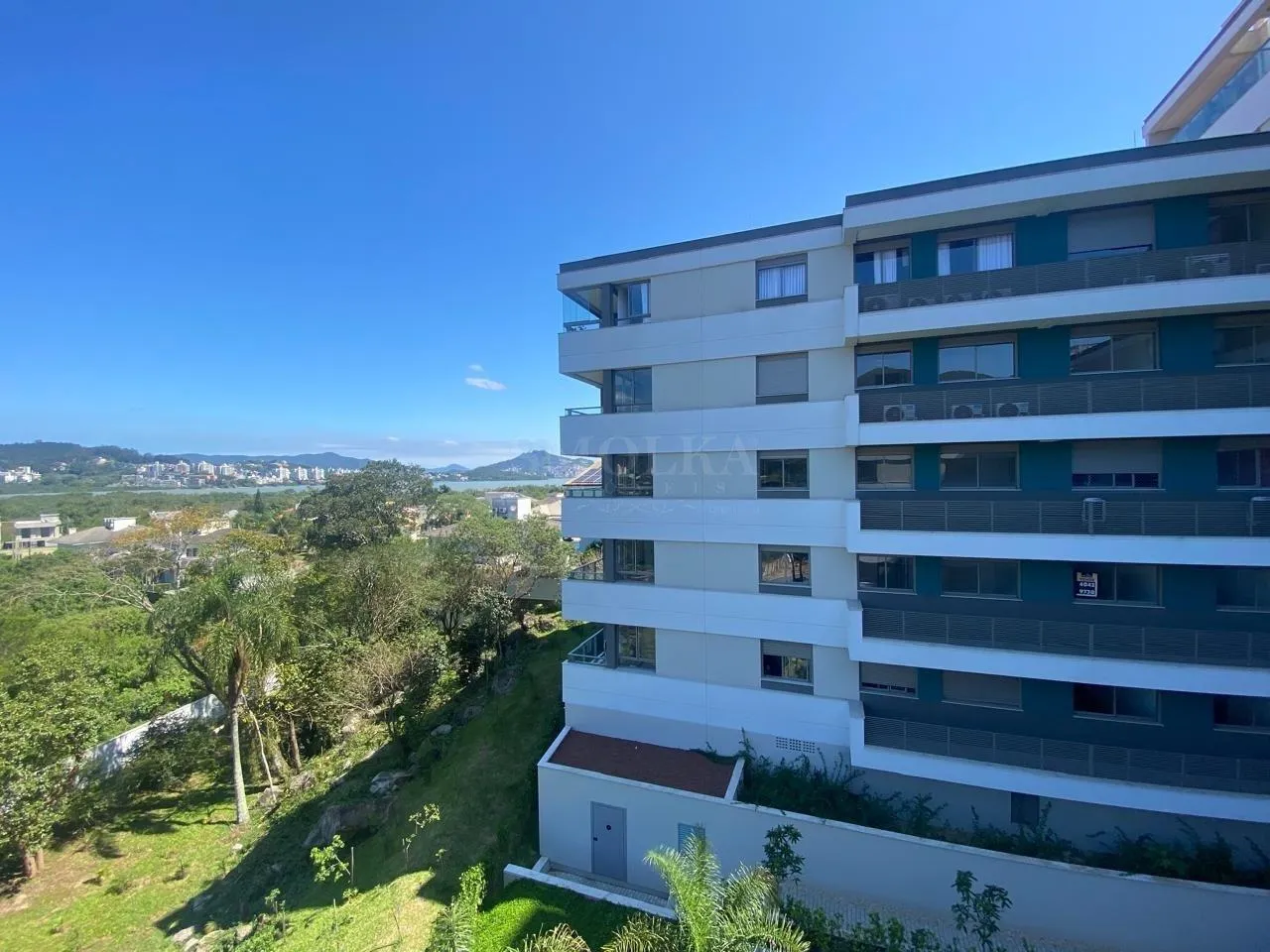 3-bedroom apartment with a grill on the balcony — photo 17