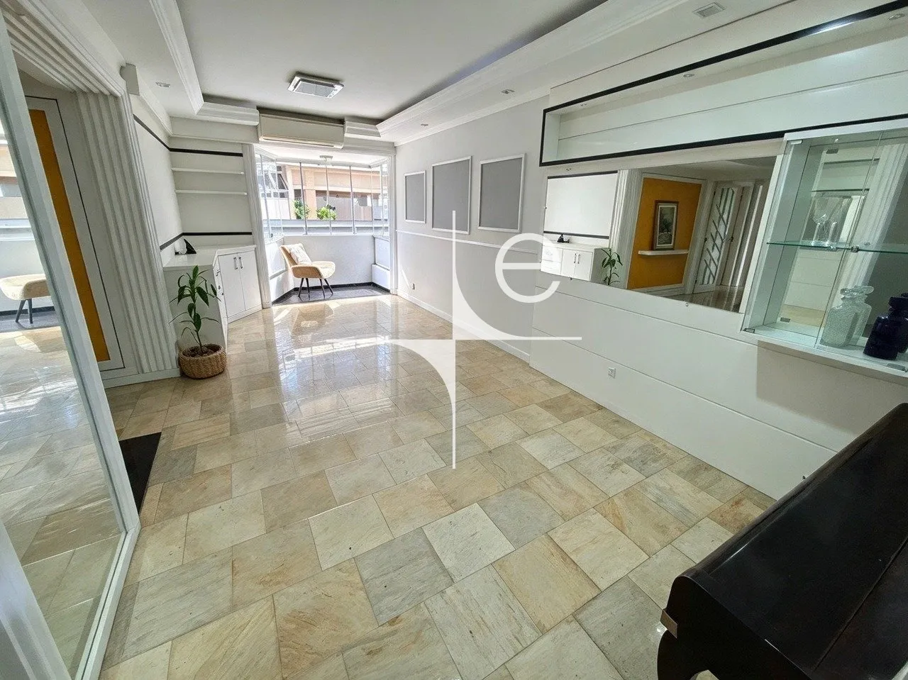 Furnished apartment, 105 m², with a glass-enclosed balcony — photo 17