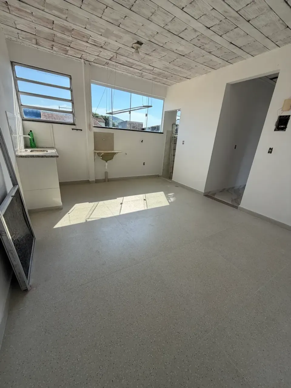 Unfurnished house for rent with 2 bedrooms and 1 bathroom — photo 2