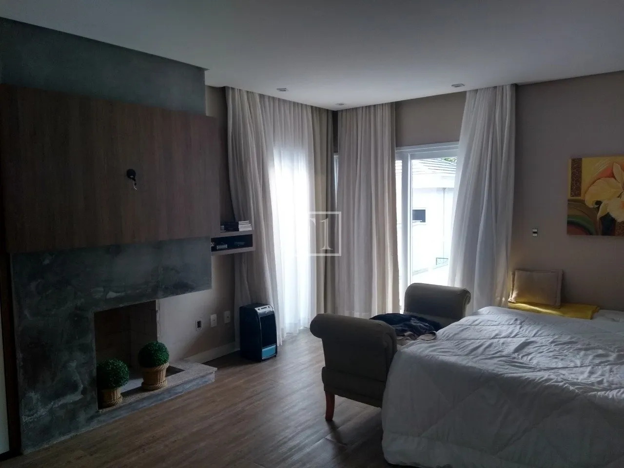 Furnished house, 450 m², with floor-to-ceiling windows — photo 49