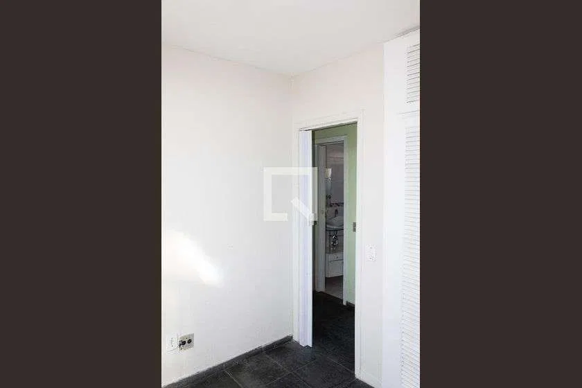 Apartamento de 2 quartos em condomínio com piscina — photo 18
