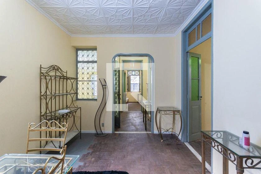 For rent: 4-bedroom house with balcony and 600 m²