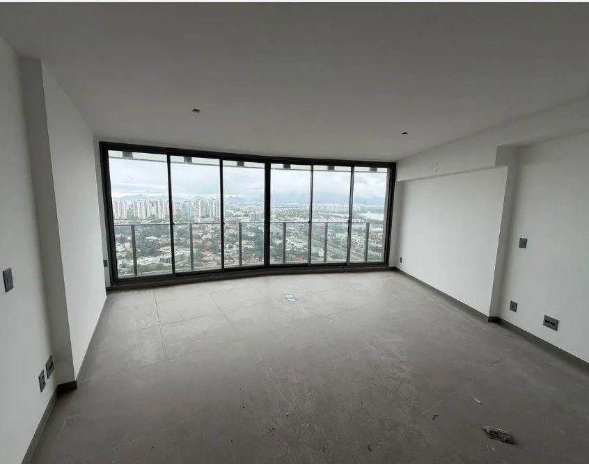 One-bedroom apartment with floor-to-ceiling windows — photo 2