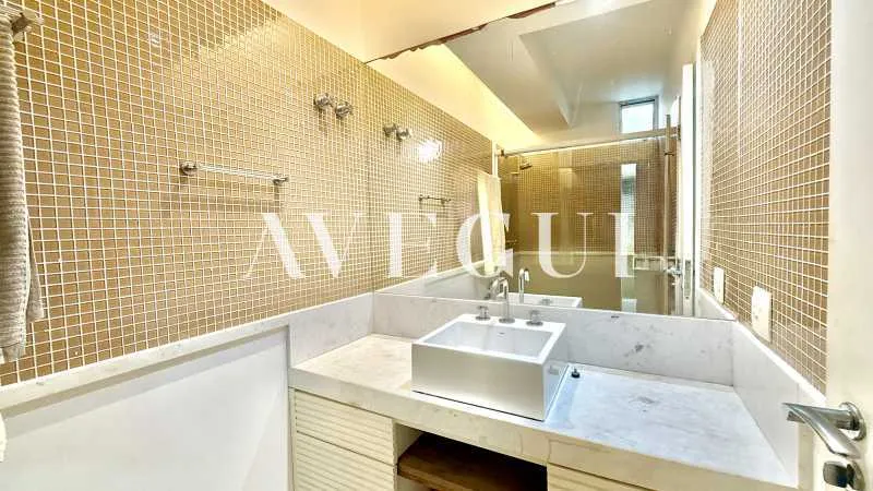 Furnished 4-bedroom apartment with 140 m² — photo 18