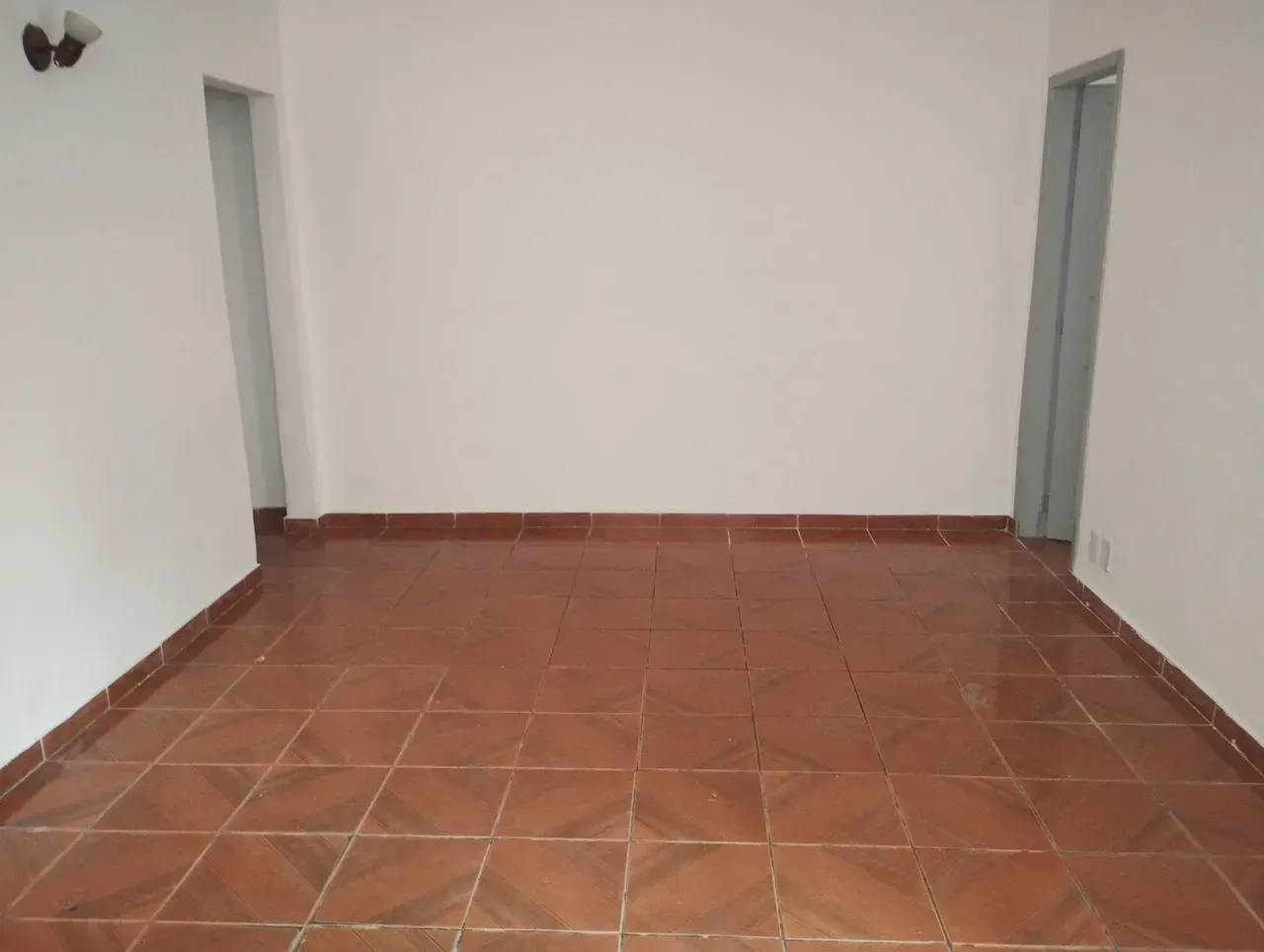 Apartamento de 1 quarto e 1 banheiro com cozinha fechada — photo 4