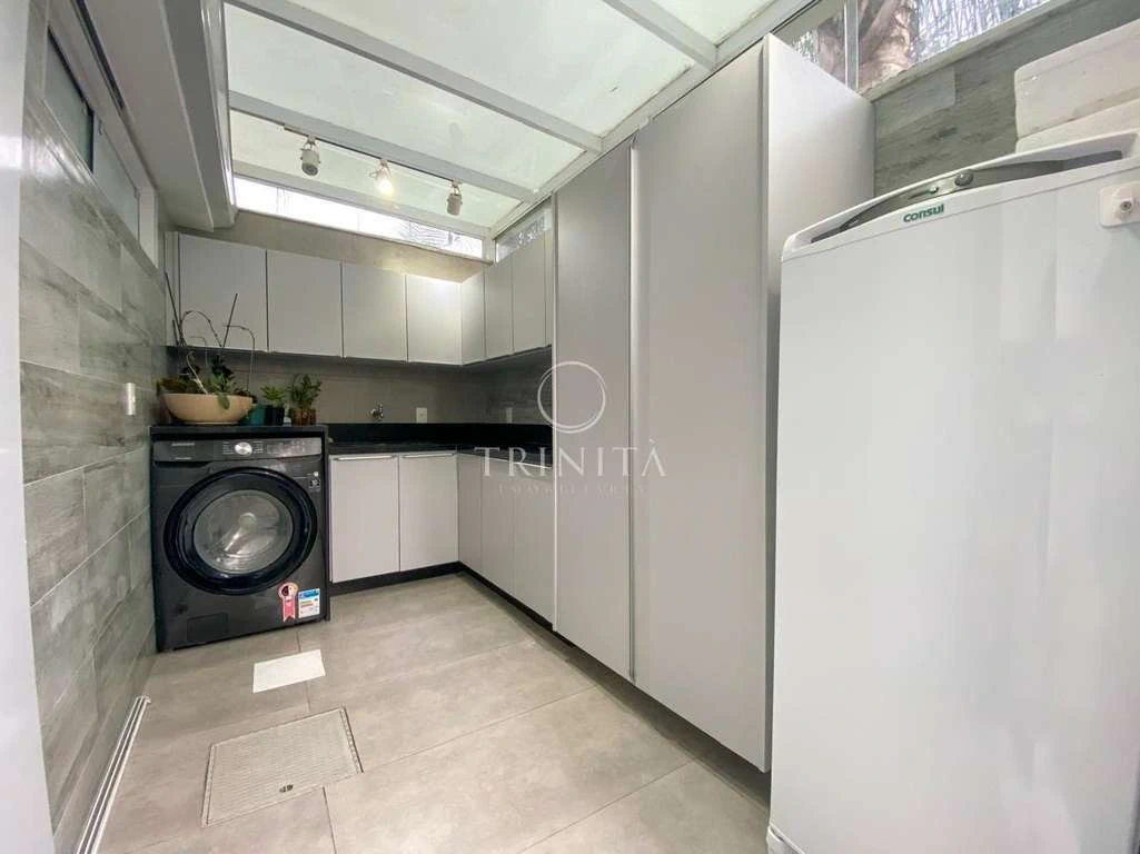 Furnished triplex home with 4 en-suite bedrooms — photo 27