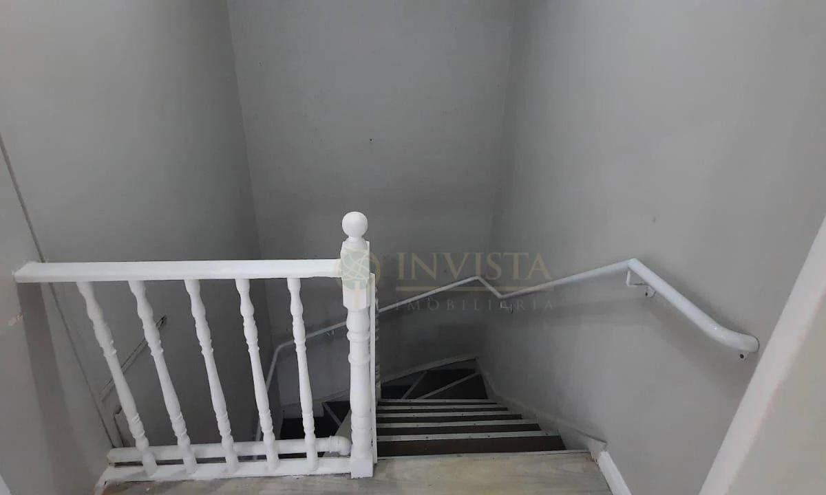 Комерційний будинок з 11 спальнями і 2 ванними — photo 22