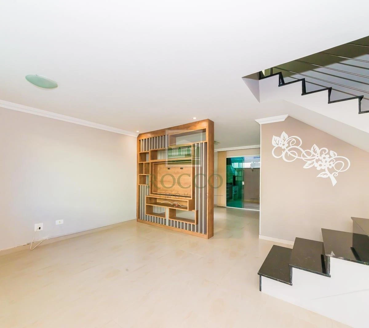 3-bedroom house with a bathtub — photo 9