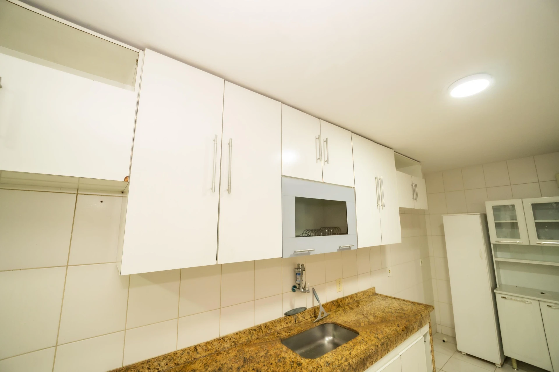 Glass-enclosed balcony in a 4-bedroom apartment, 110 m² — photo 9