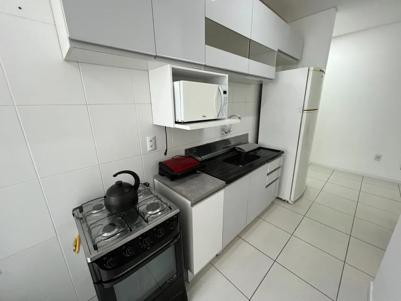 Balcony with a grill in a 3-bedroom apartment, 87 m² — photo 19