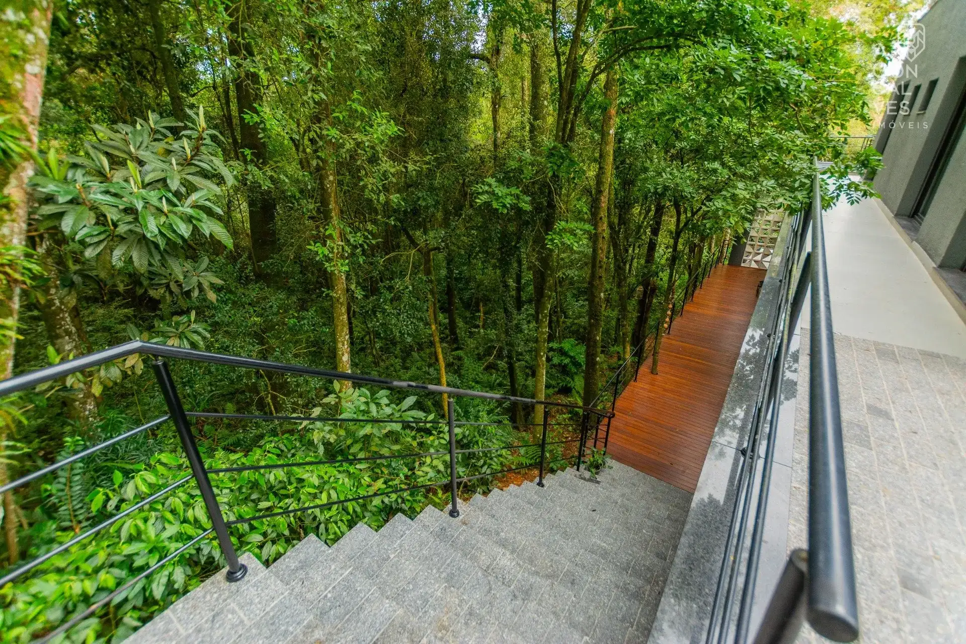 Furnished house with 4 bedrooms and 5 bathrooms — photo 28